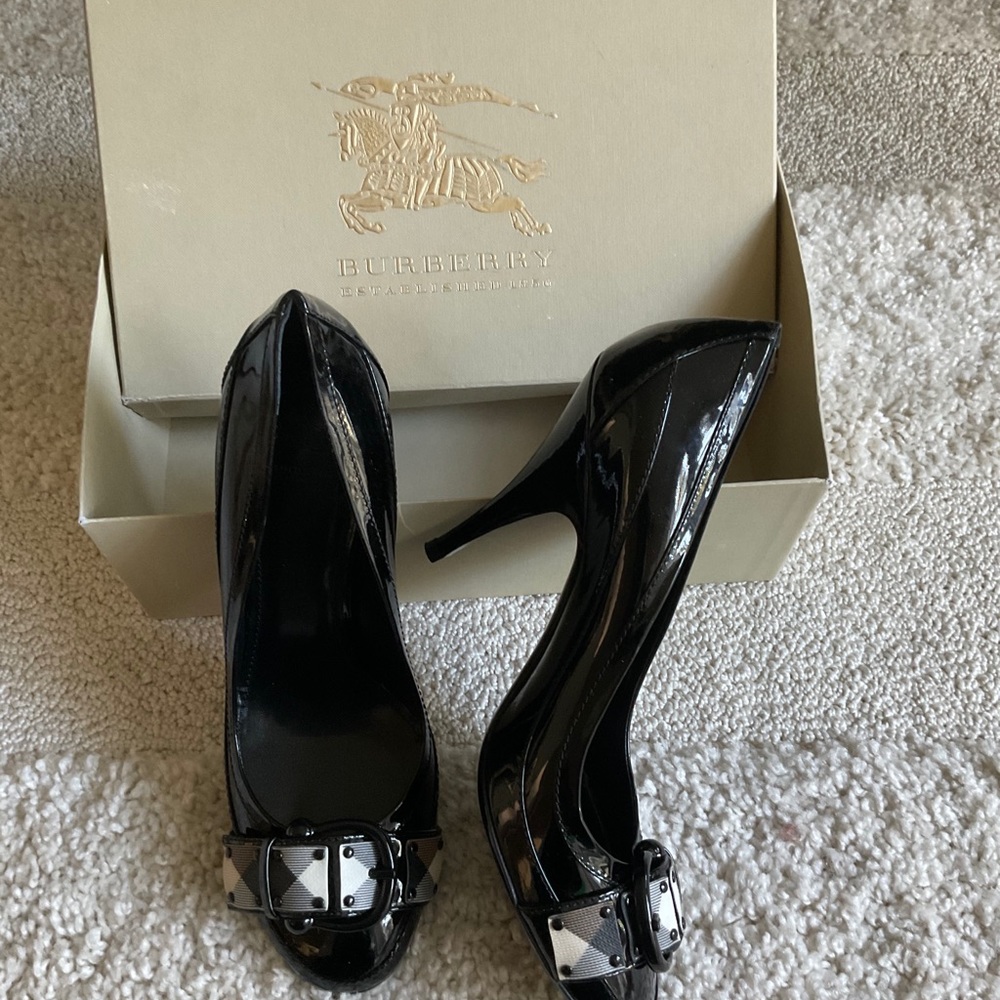 Burberry Armor Plate Buckle Pump - Picture 2 of 6